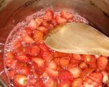 Foto langkah ke 2 dari resep Selai Strawberry 3 Bahan.