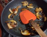 Foto langkah ke 6 dari resep Caisim cah jamur.