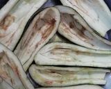 Foto del passaggio 2 della ricetta Melanzane a barchetta