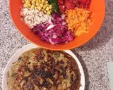 Foto del paso 6 de la receta: Tortilla de berenjena, champiñones, cebolla y morrón con ensalada