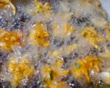 A picture of step 6 of Mixed vegetable crispy pakoda.