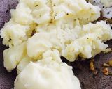 A picture of step 4 of Aloo Paratha.