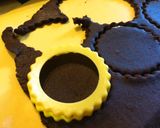 Foto del passaggio 6 della ricetta Biscotti di Frolla al cioccolato aromatizzati alla vaniglia