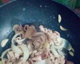 รูปขั้นตอนการทำที่ 2 ของ ผัดสันคอหมูสไลด์กับเห็ดหูหนูดำ - คีโต