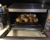 Foto del paso 4 de la receta: Muslos de pollo fritos en el horno