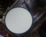 A picture of step 1 of Milk lachedar rabri.