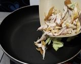 Foto langkah ke 2 dari resep Mie Goreng Ayam Suwir Sat-set.
