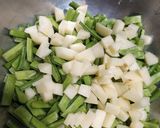 A picture of step 1 of Aachari Guwar sabji.