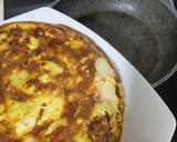 Foto del paso 6 de la receta: Tortilla de patatas, calabacín y jamón serrano