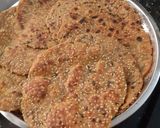મેથીના ઢેબરા (Methi Dhebra Recipe Iin Gujarati) રેસીપી સ્ટેપ3ફોટો