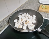 Foto del paso 2 de la receta: Sepia al ajillo tierno y perejil fresco