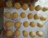 Foto langkah ke 2 dari resep Roti Abon Empuk.