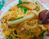 Hình bước làm 5 của món Mì trứng xào mực và thịt xá xíu