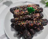 Foto langkah ke 5 dari resep Kulit pangsit roll coklat.