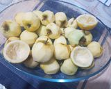 A picture of step 2 of Apple crumble.