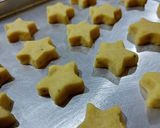 Foto langkah ke 3 dari resep Garlic Cheese Cookies.