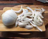 Foto del paso 1 de la receta: Boquerones encebollados con vino fino