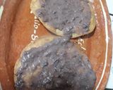 A picture of step 6 of Huevos Motuleños.