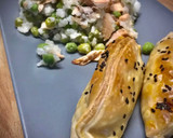 Foto del paso 7 de la receta: Risotto de salmón y guisantes acompañado de gyozas especiales