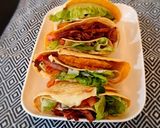 Foto langkah ke 6 dari resep Tortilla Wrap With Smoked Beef And Chicken Burger.