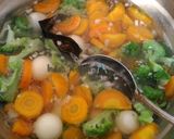 Foto langkah ke 3 dari resep Sayur bening telor puyuh.