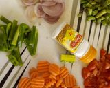 A picture of step 1 of Turmeric rice with minced meat and vegies.