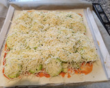 Foto del paso 7 de la receta: Pizza de hojaldre con aguacate, calabacín y salmón ahumado