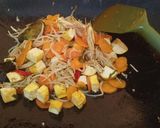 Foto langkah ke 3 dari resep Tumis Toge Wortel Tahu Praktis.
