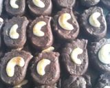 Foto langkah ke 4 dari resep Kukis Coklat Mede.