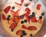 Foto del paso 3 de la receta: Budín de frutillas y arándanos