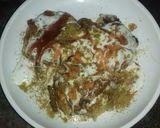 A picture of step 4 of Aloo tikki dahi chaat.