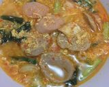 Foto langkah ke 5 dari resep Seblak bakso sosis.