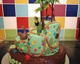 A picture of step 8 of Vickys Jungle Cake Decoration Idea.