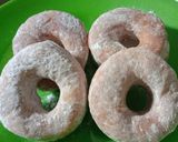 Foto langkah ke 7 dari resep Donat maizena.