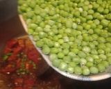 A picture of step 2 of Peas masala rice.