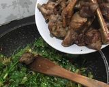 Foto langkah ke 3 dari resep Ayam goreng daun melinjo.