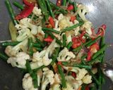 Foto langkah ke 5 dari resep Tumis kentang brokoli kacang.