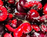 Hình bước làm 2 của món 💚 Cherry Đỏ Dằm Yoghurt & Hạt Chia
