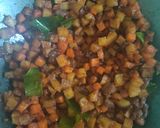 Foto langkah ke 3 dari resep Sambal goreng wortel, kentang, dan daging.
