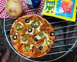 પેરી-પેરી ફ્રેન્ચ ફ્રાઇઝ પીઝા (Peri Peri French Fries Pizza Recipe In Gujarati) રેસીપી સ્ટેપ6ફોટો