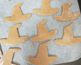 Foto del paso 4 de la receta: Galletitas Halloween: sombreros de brujas sabor a café