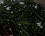 Foto langkah ke 1 dari resep Oseng kacang panjang campur tempe ayam.