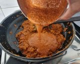 A picture of step 6 of Paneer cashew capsicum in curd based gravy.