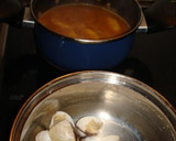 Foto del paso 3 de la receta: Sepia con patatas y almejas