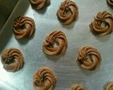 Foto langkah ke 4 dari resep Semprit Coklat Putih Telur.