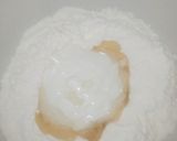 A picture of step 2 of Veg cheese pizza.