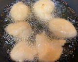 A picture of step 2 of Dahi vada.