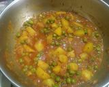 A picture of step 6 of Aloo matar with Chapati.