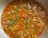 A picture of step 3 of Green tur and peas curry.