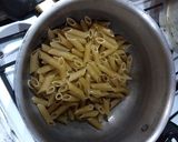 Foto del paso 2 de la receta: Pollo sazonado en ajo y cebolla con fideos dorados